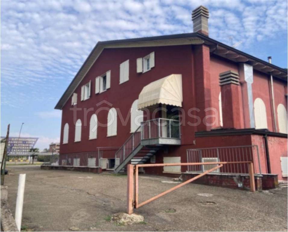 negozio in vendita a Bastiglia