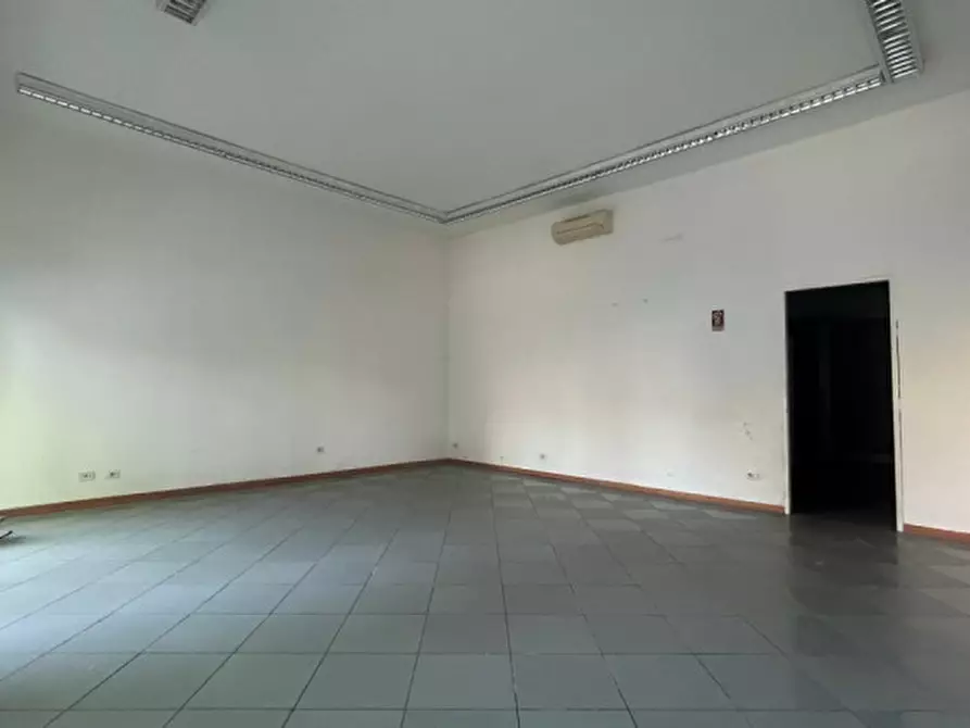 negozio in vendita a Bastiglia