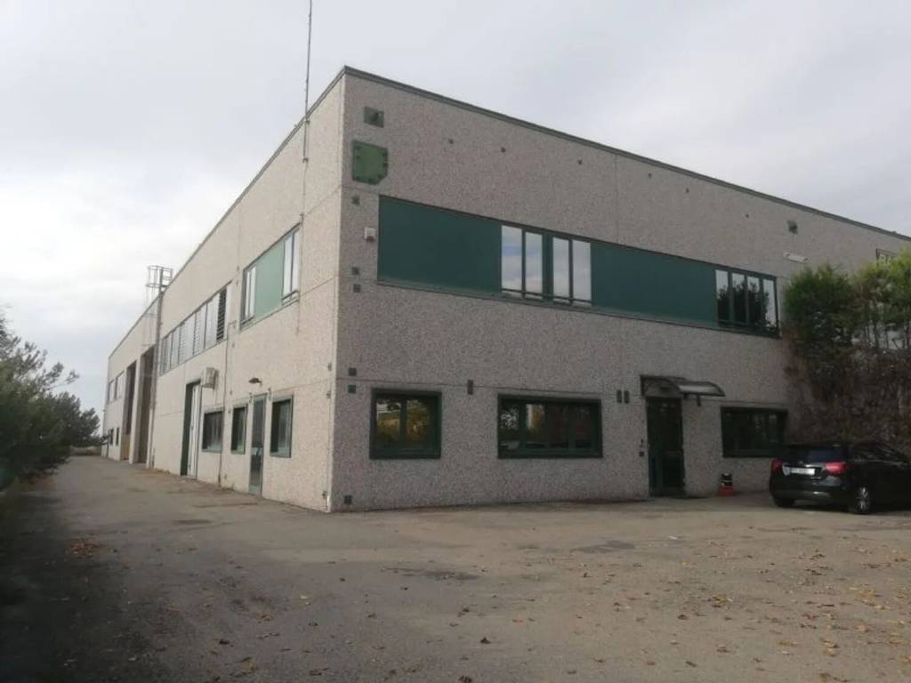 locale commerciale in vendita a Bomporto in zona Solara