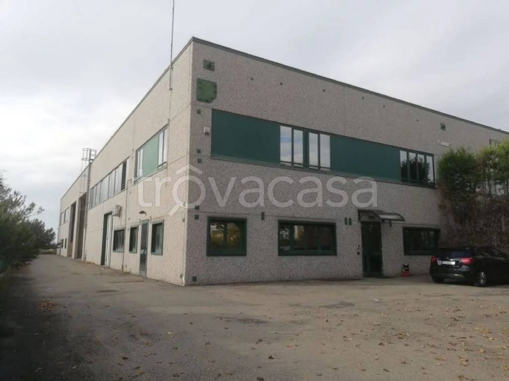 locale commerciale in vendita a Bomporto in zona Solara