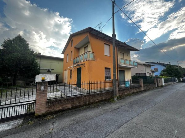casa indipendente in vendita a Bomporto in zona Solara