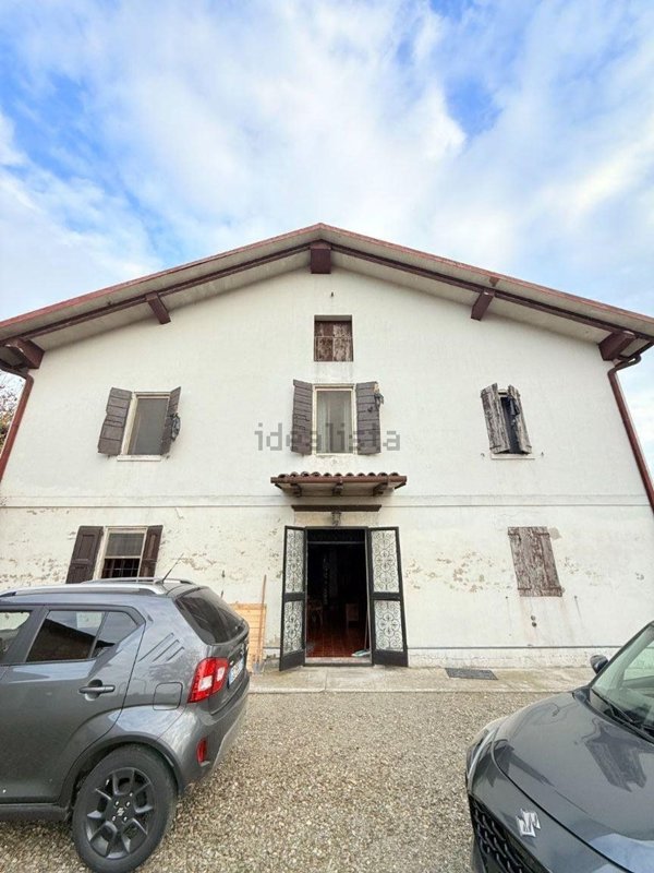 esavano in vendita a Bomporto in zona Solara