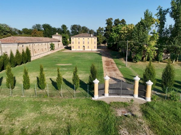 casa indipendente in vendita a Bomporto in zona Solara