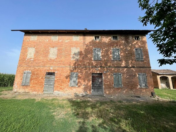 esavano in vendita a Bomporto in zona Sorbara