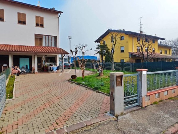 casa indipendente in vendita a Bomporto in zona Solara