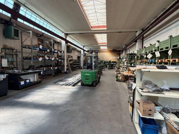 locale commerciale in vendita a Bomporto in zona Sorbara