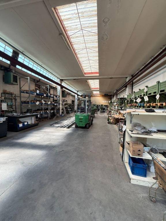 locale commerciale in vendita a Bomporto in zona Sorbara