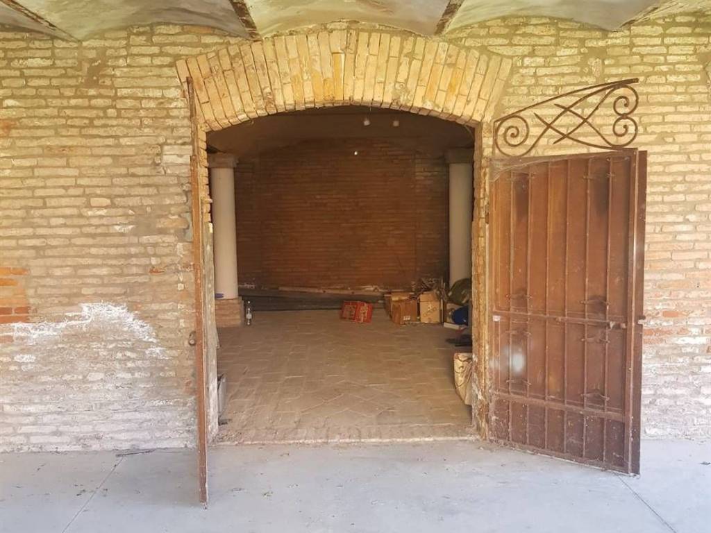 locale commerciale in vendita a Camposanto
