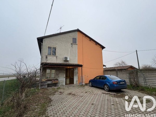 casa indipendente in vendita a Camposanto in zona Cadecoppi