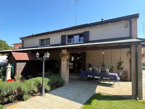 casa indipendente in vendita a Camposanto in zona Cadecoppi