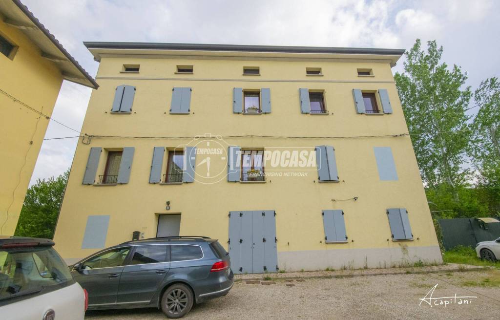 appartamento in vendita a Camposanto in zona Cadecoppi