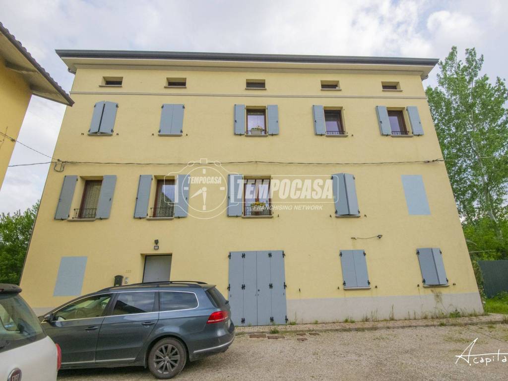 appartamento in vendita a Camposanto in zona Cadecoppi