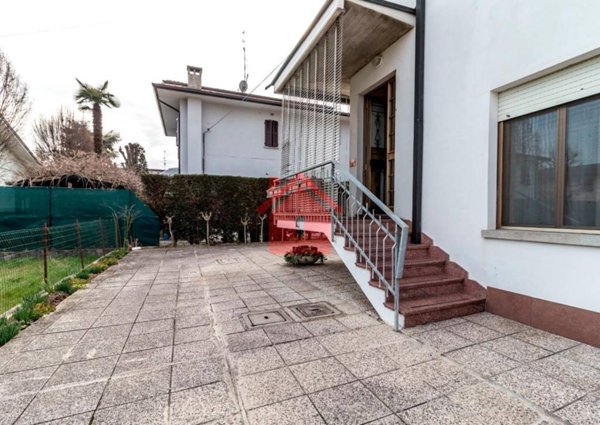 casa indipendente in vendita a Carpi in zona San Marino