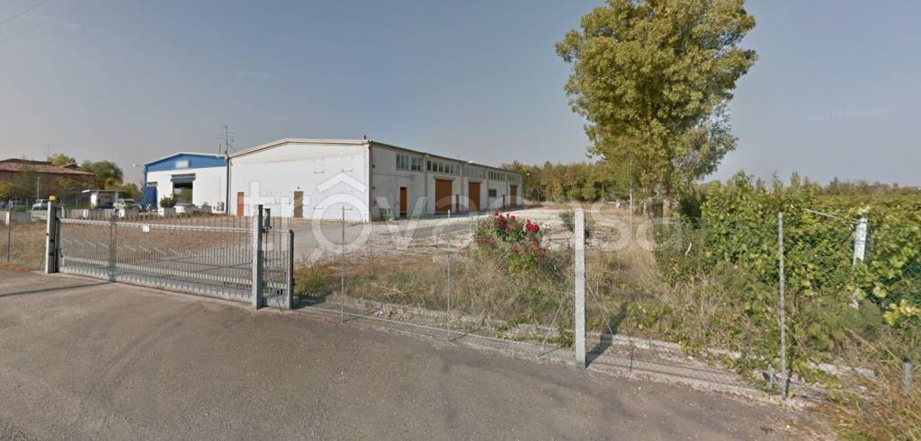 locale commerciale in vendita a Carpi in zona Fossoli