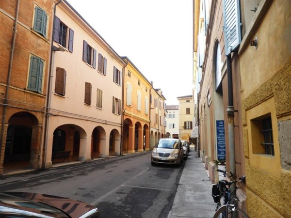 casa indipendente in vendita a Carpi in zona Centro Storico
