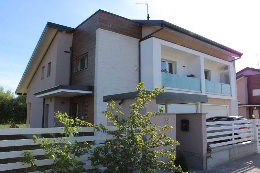 casa indipendente in vendita a Carpi in zona Budrione