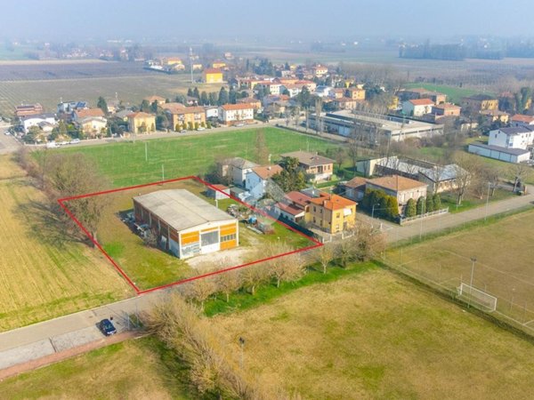 terreno edificabile in vendita a Carpi in zona Cortile