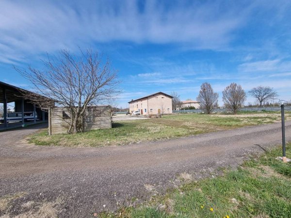 azienda agricola in vendita a Carpi in zona Santa Croce