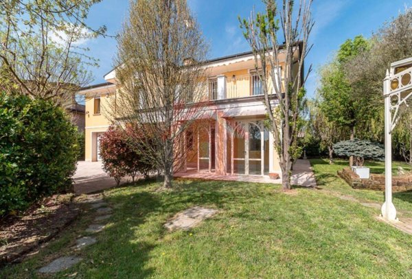 casa indipendente in vendita a Carpi in zona Cibeno Pile