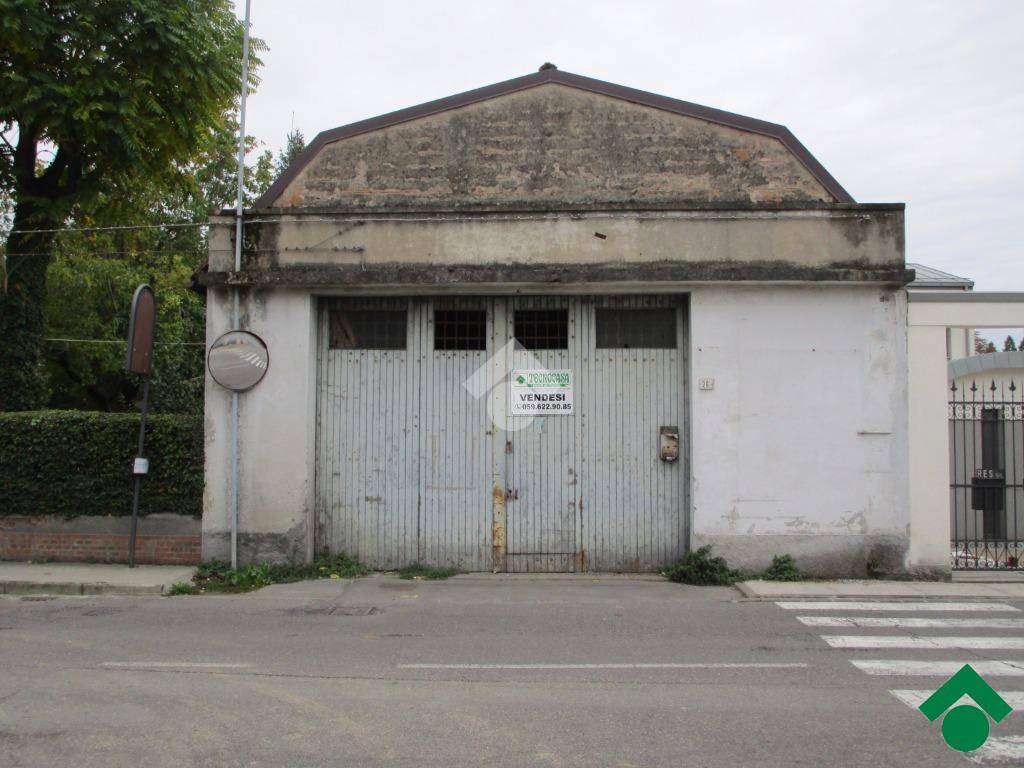 capannone in vendita a Carpi in zona Centro Storico