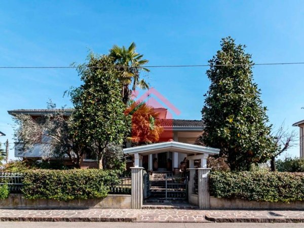 casa indipendente in vendita a Carpi in zona San Marino