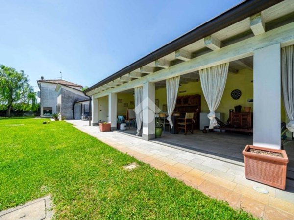 casa indipendente in vendita a Carpi in zona Budrione