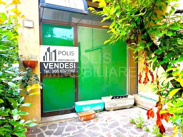 negozio in vendita a Carpi in zona Quartirolo