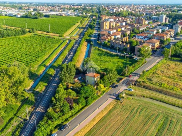 casa indipendente in vendita a Carpi