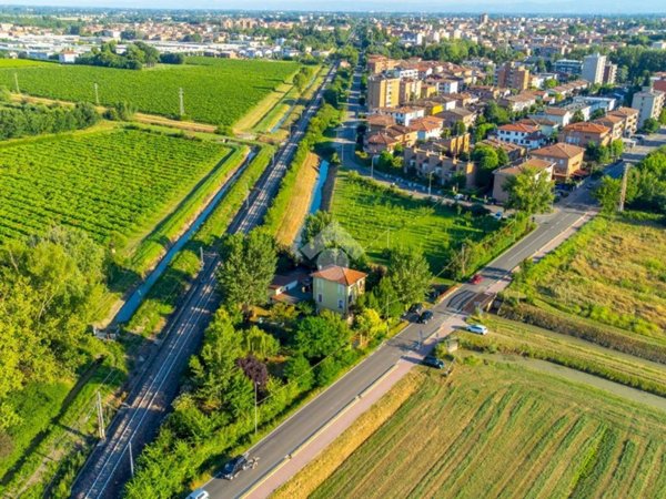casa indipendente in vendita a Carpi