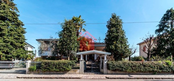 casa indipendente in vendita a Carpi in zona Cortile