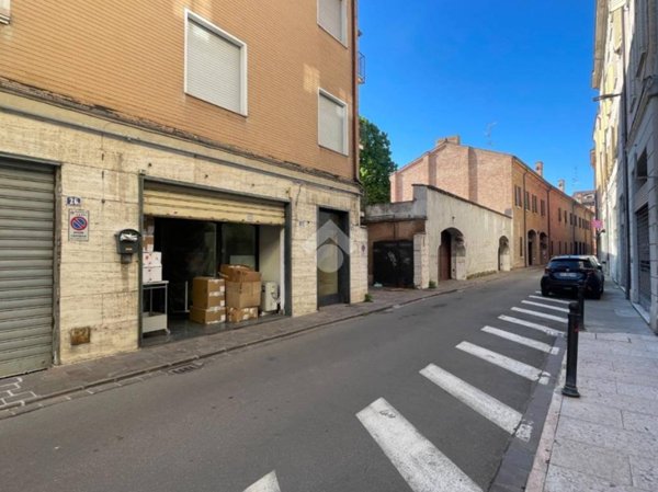 negozio in vendita a Carpi in zona Centro Storico