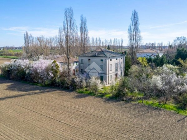 casa indipendente in vendita a Carpi