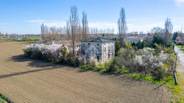 casa indipendente in vendita a Carpi