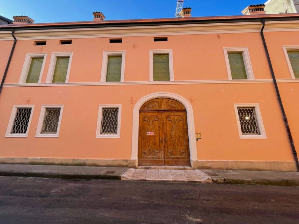 appartamento in vendita a Carpi in zona Centro Storico