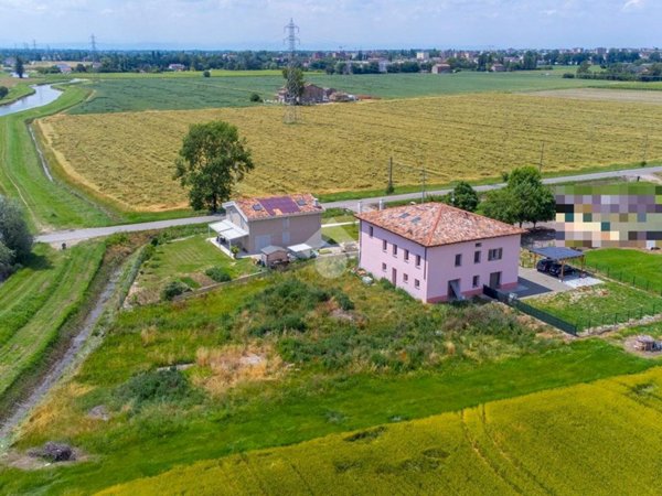 casa indipendente in vendita a Carpi