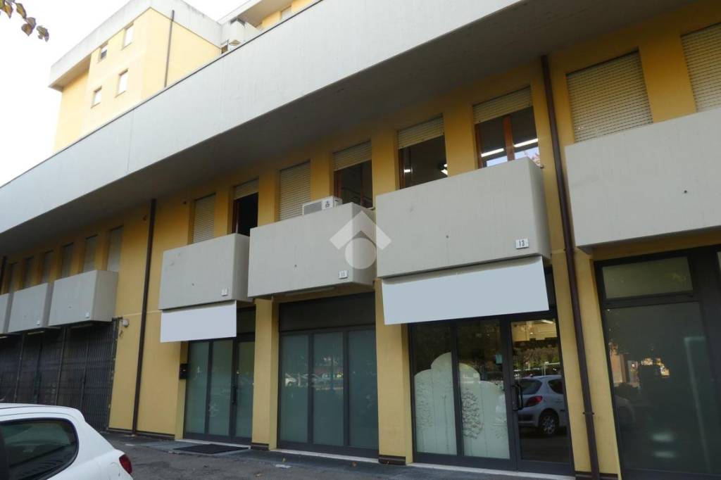 negozio in vendita a Carpi