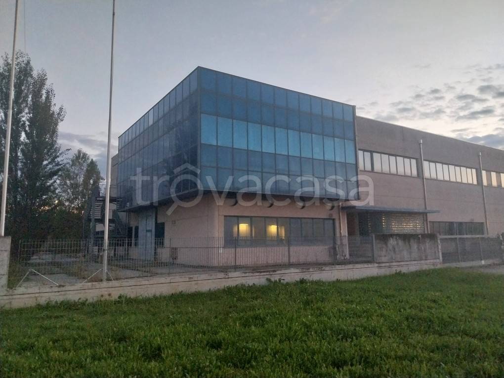 negozio in vendita a Carpi in zona Fossoli