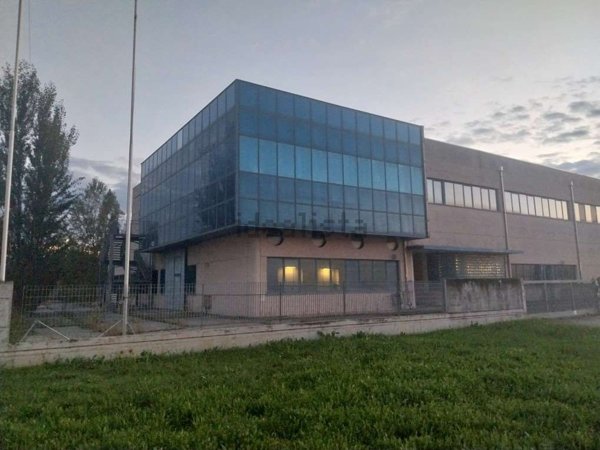 negozio in vendita a Carpi in zona Fossoli