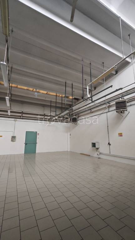 locale commerciale in vendita a Carpi