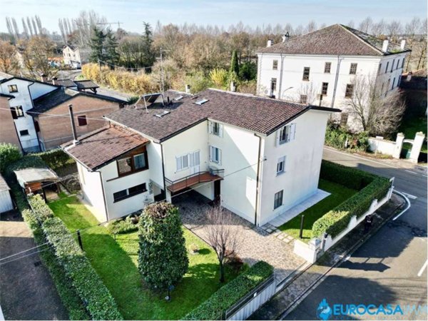 casa indipendente in vendita a Carpi in zona Budrione