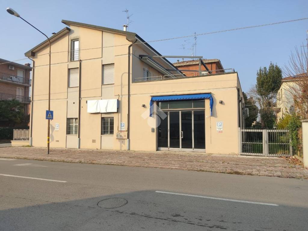 negozio in vendita a Carpi in zona Centro Storico