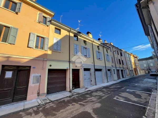 casa semindipendente in vendita a Carpi in zona Centro Storico