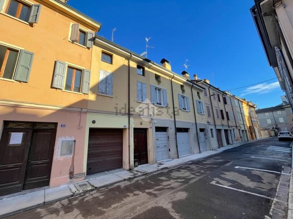 casa semindipendente in vendita a Carpi in zona Centro Storico