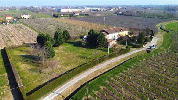 casa indipendente in vendita a Carpi in zona Budrione