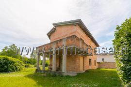 casa indipendente in vendita a Carpi in zona Centro Storico