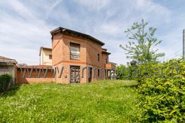 casa indipendente in vendita a Carpi in zona Centro Storico