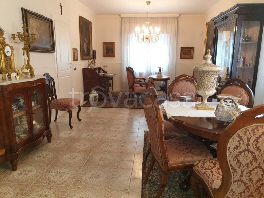 casa indipendente in vendita a Carpi in zona Centro Storico