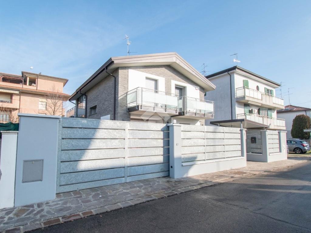 casa indipendente in vendita a Carpi