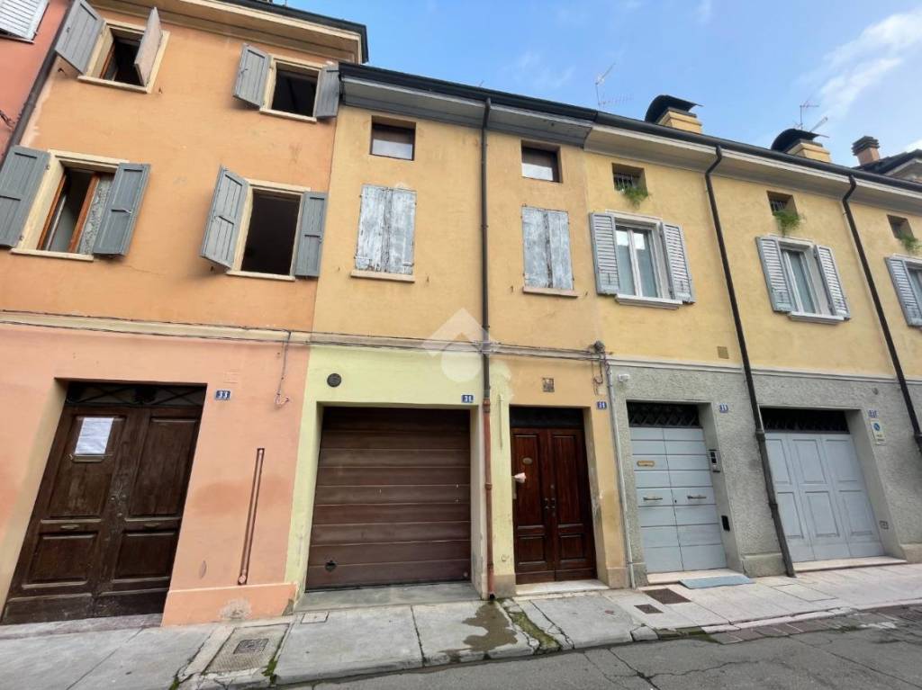 casa indipendente in vendita a Carpi in zona Centro Storico