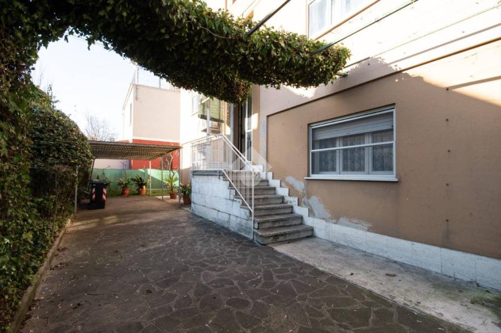 casa indipendente in vendita a Carpi